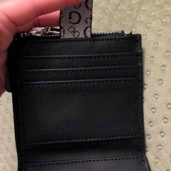 Brand New Guess wallet - Picture 8 of 11